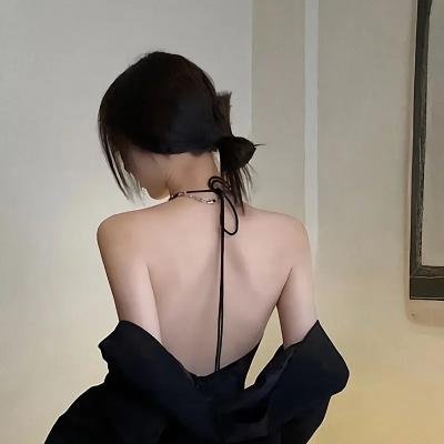 暴雨寒梅